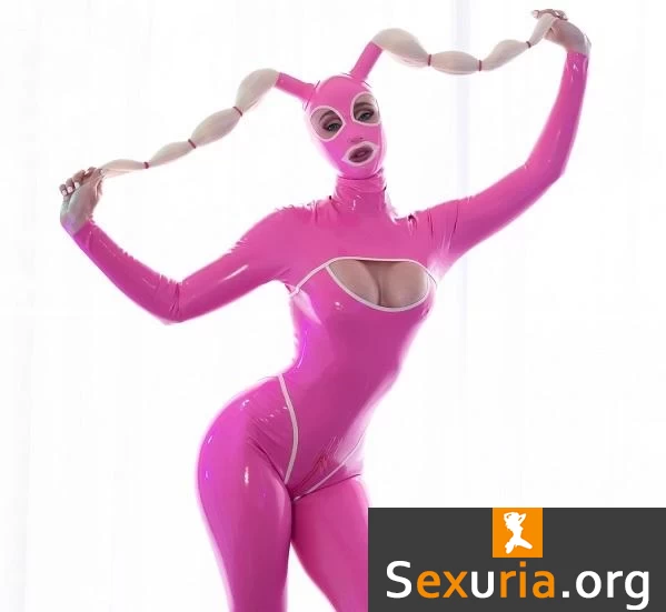 Scarlet Chase in Tasty Latex Anal Treats And Fuck Machine