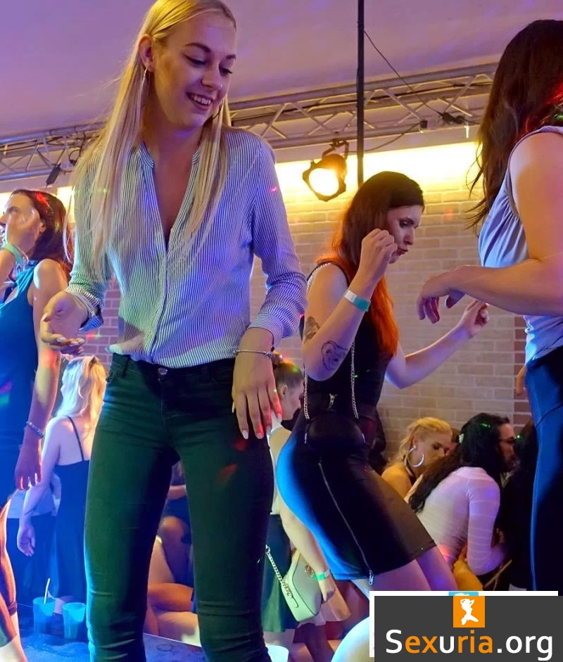 Amateur - Party Hardcore Gone Crazy HD 720p