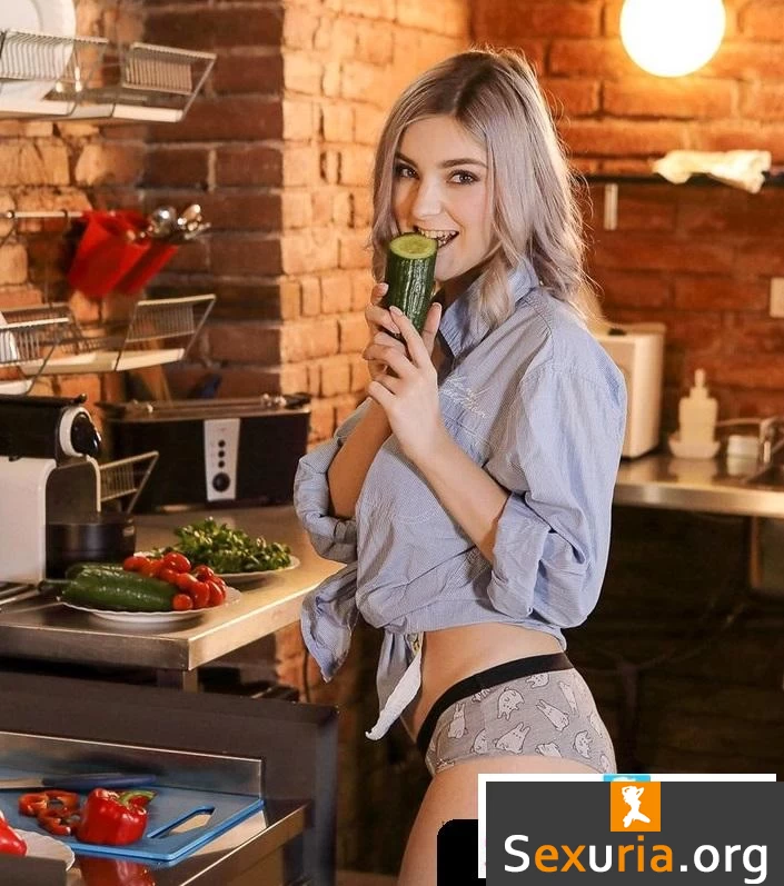 Eva Elfie - Sex On Kitchen