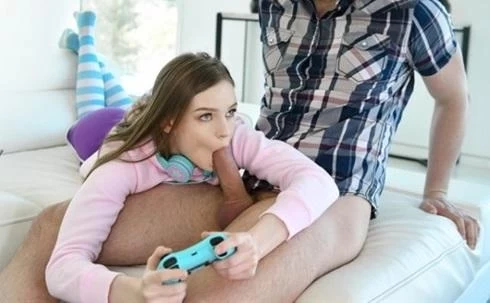Jessae Rosae - Tiny Gamer Girl