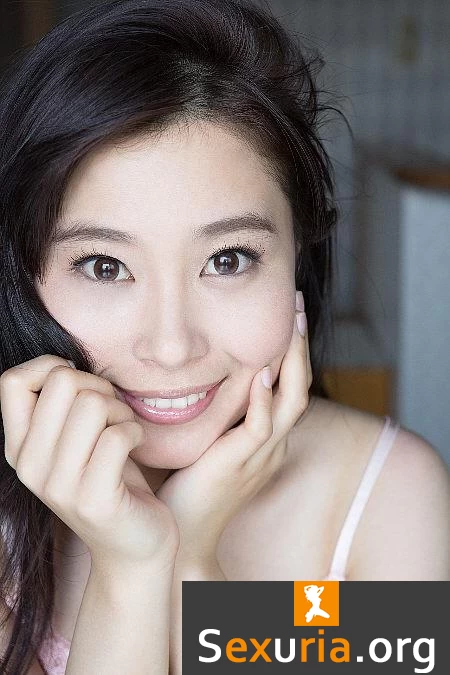 Graphis First Gravure - No 140 Momoka Ogawa