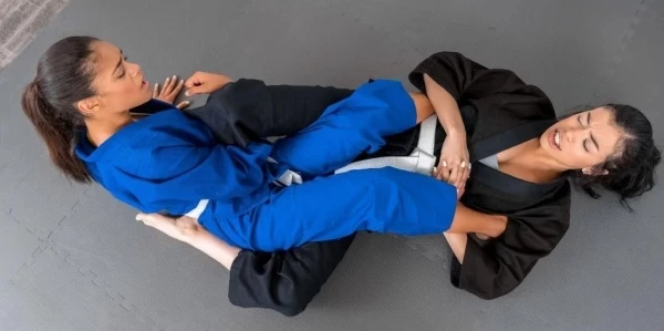 Savannah Sixx, Scarlit Scandal - Self-Defense