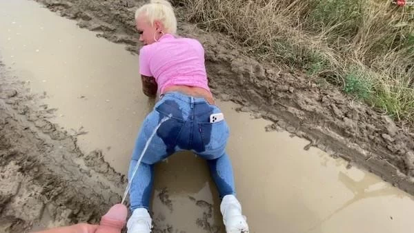 Devil Sophie - Soaked and pissed off in Buffs Jeans I GEILER HARDCORE FICK IN THE MUD with SteffiBlond (1080p)