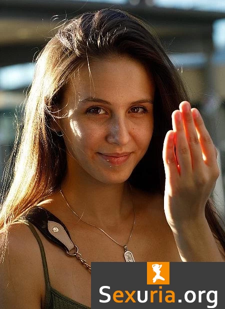 Zishy Jessica - Albanka Sentralstasjon