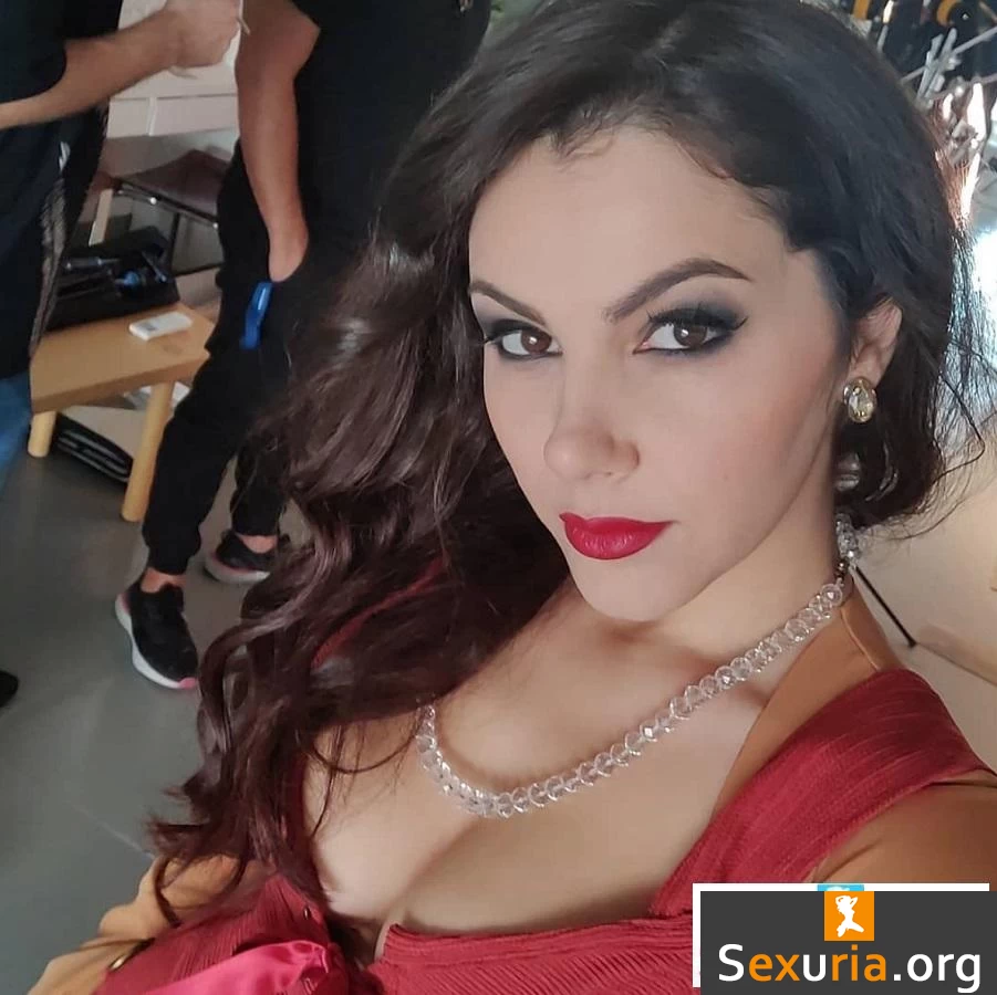 Valentina Nappi - Sharing Realdera With Fallinlovia FullHD 1080p