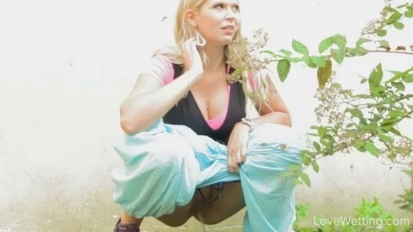 Barbora - On the verge of pissing - Caught by a strange man (1080p)