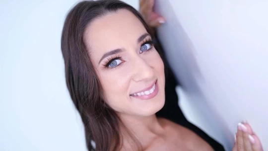 Amateur Allure - Freya Von Doom