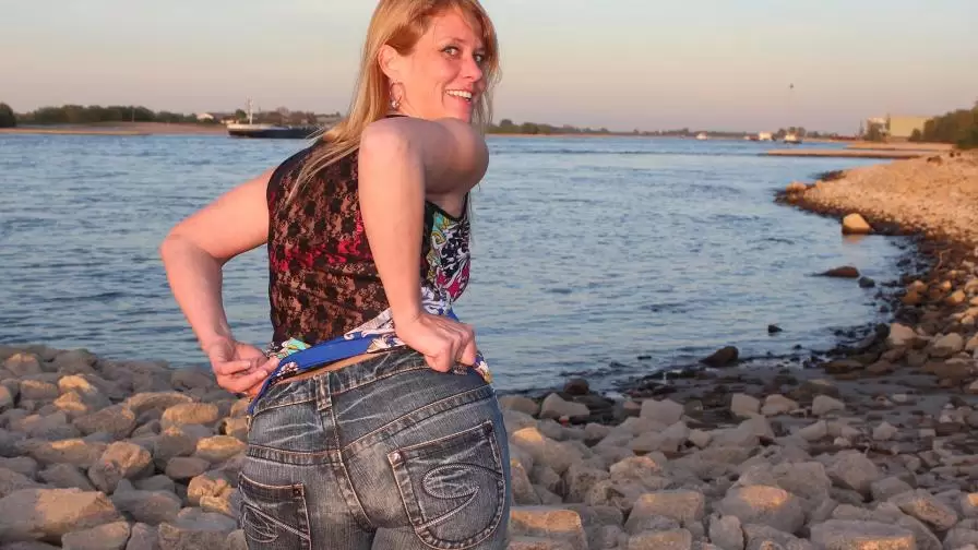 MeidenVanHolland - Anaal met Milf Cisca 720p