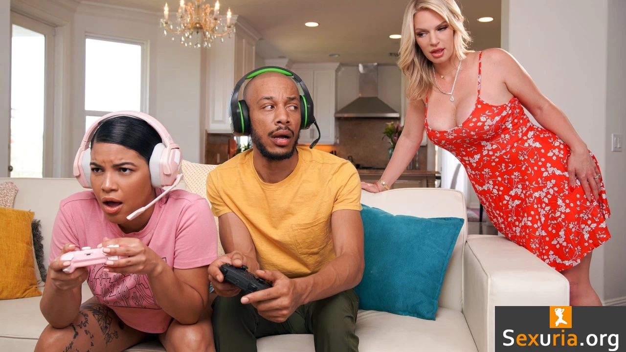 Brazzers Exxtra - Rachael Cavalli & Maya Farrell [1080p]