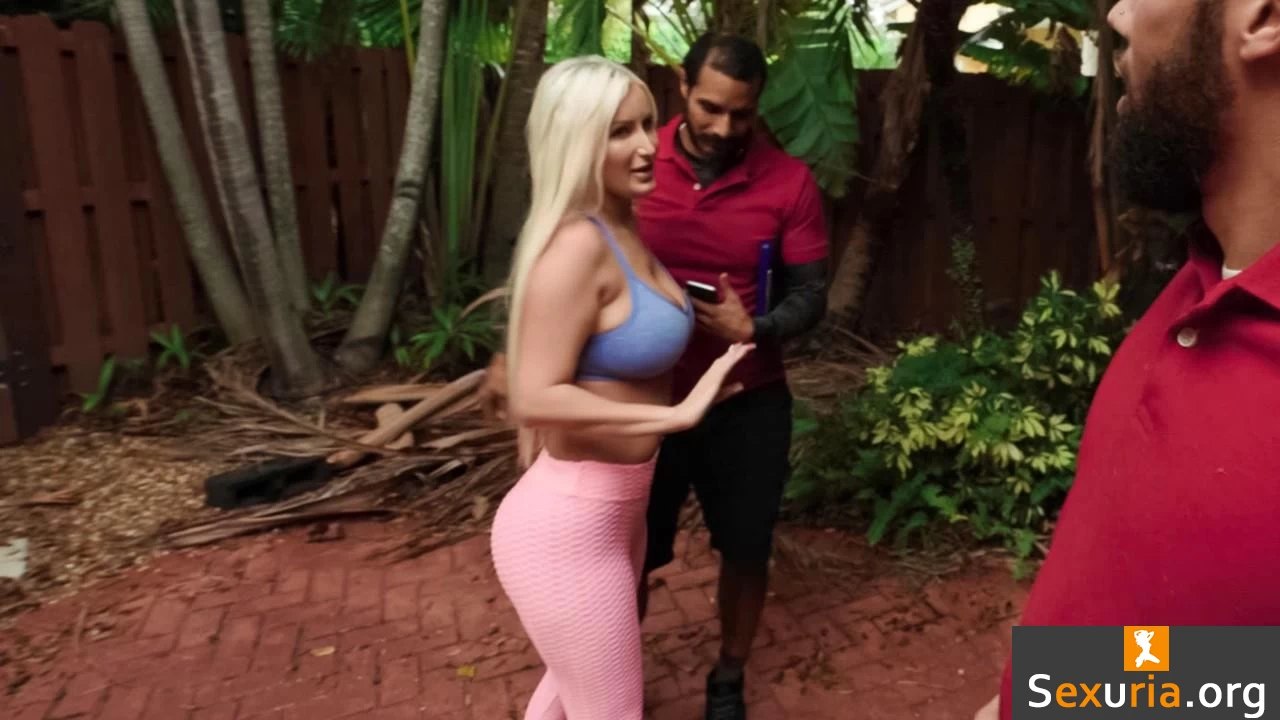 Milf Hunter - Tiffany Marston - Movin' MILF SD/1080p