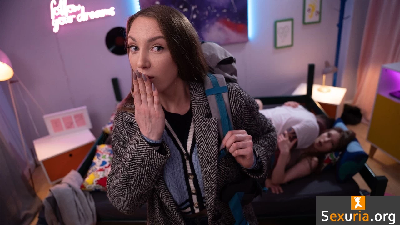 Fake Hostel - Gina Snow & Julia Maze [SD/1080p]