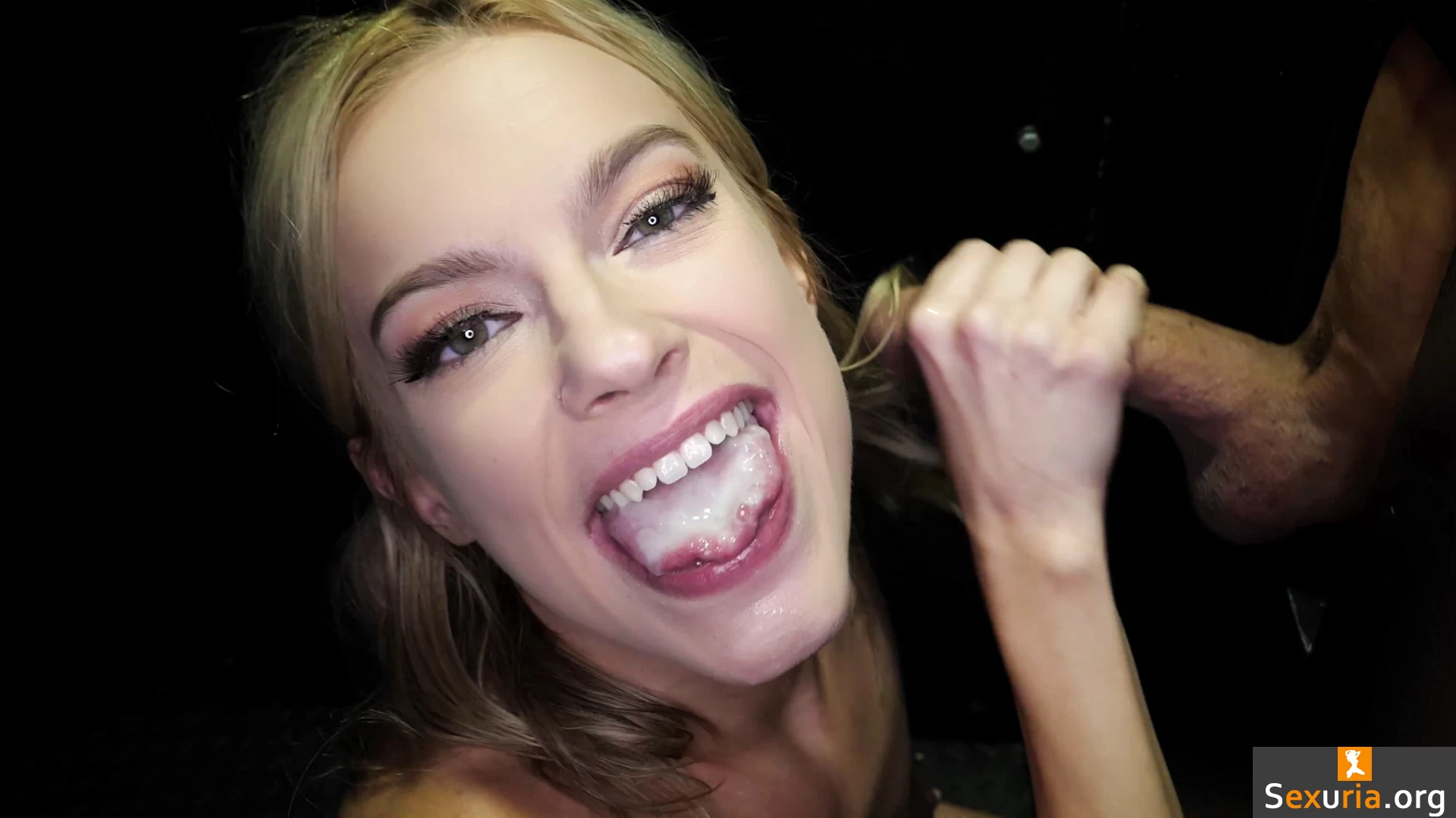 Glory Hole Secrets - Lindsey Lakes [1080p]