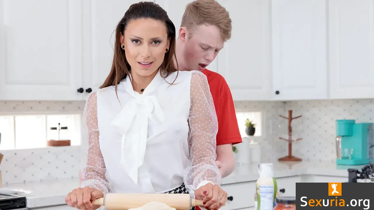 Dating My Stepson - Cassie Del Isla [1080p]