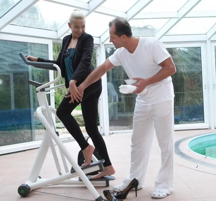 Karol Lilien - Beautiful Czech Blondie Karol Lilien Fucks Fitness Instructor By The Stairs FullHD 1080p