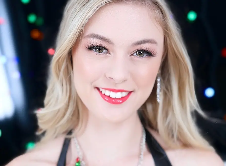 Amber Moore - Suck, Fuck And Swallow Her Way Onto The Naughty List FullHD 1080p