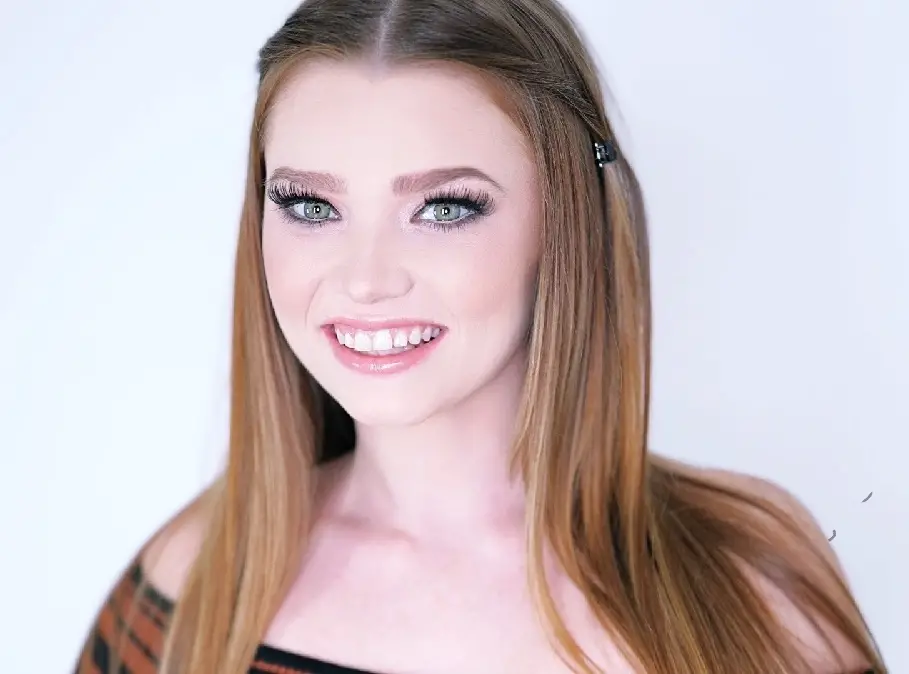 Mazy Myers - Petite Bartender Gives Head, Gets Fucked and Swallows FullHD 1080p