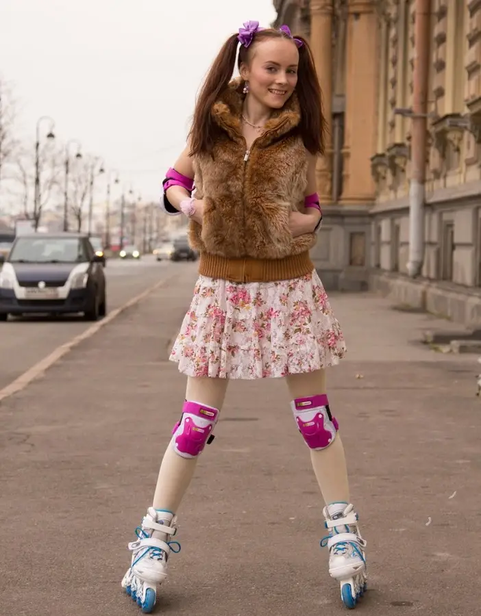 Polly Sunshine - Horny Roller Skating Teens FullHD 1080p