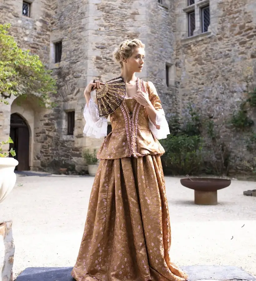 Veronica Leal - Proves Gravity With Her Huge Tits FullHD 1080p