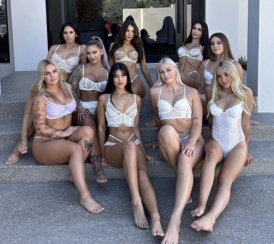 Bridget Jean, PiaPowa, GraceWearsLace, Minki Minna, Caryn Beaumont, Hayley Davies, Skye Louise, KenzUnhinged - 8 Girl Orgy FullHD 1920p