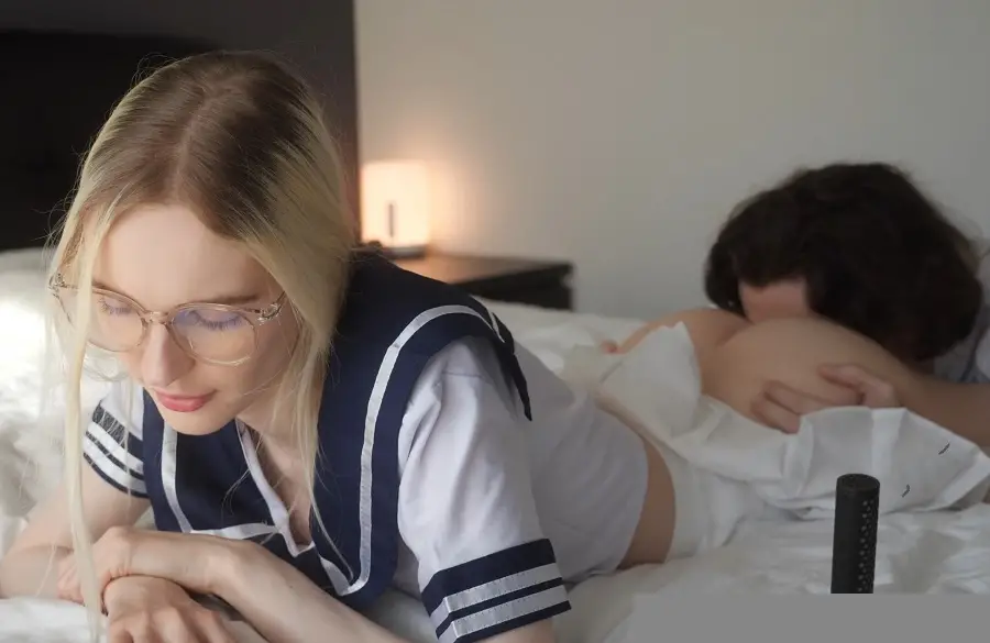 Tania Shinaryen - Schoolgirl Takes a Break from Studying UltraHD/4K 2160p