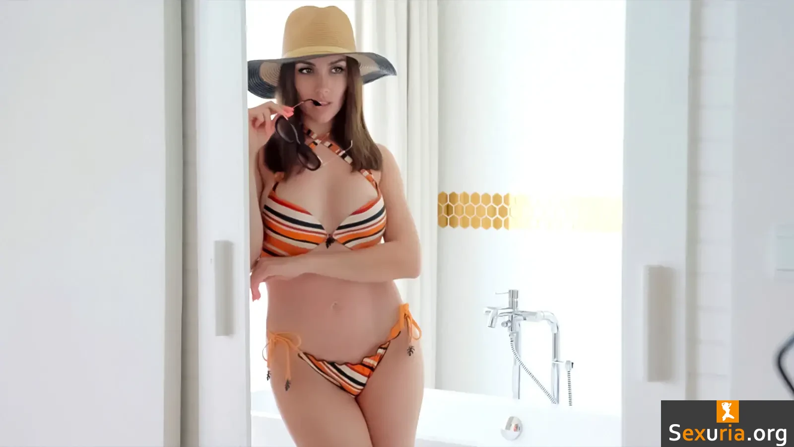 Team Skeet X Luxury Girl - Come Into My Room [1080p]