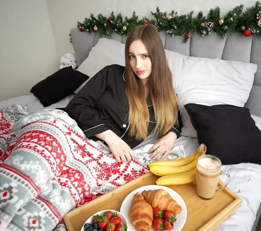 Anny Walker - Christmas Breakfast For A Whore Stepsister FullHD 1080p