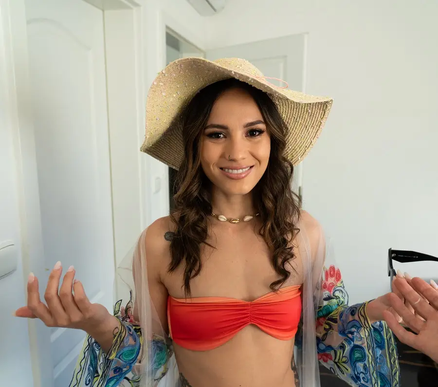 Lucy Mendez - Hunter's Day Off HD 720p