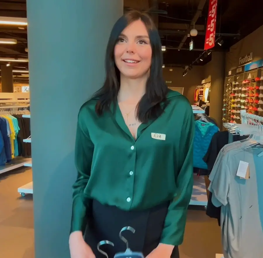 Eva Soda - In The Fitting Room The Sales Assistant Grabbed His Dick And Fucked It UltraHD/4K 2160p