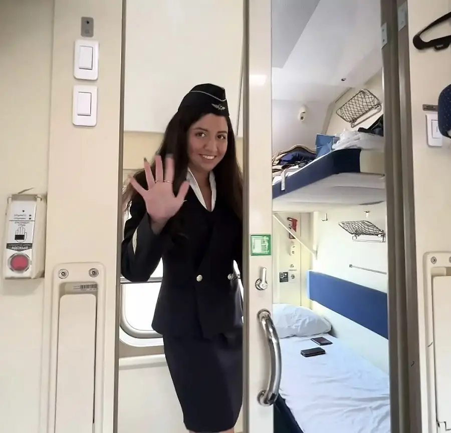 Katty West - Seduced The Conductor On The Train And Fucked While She Had A Break FullHD 1080p