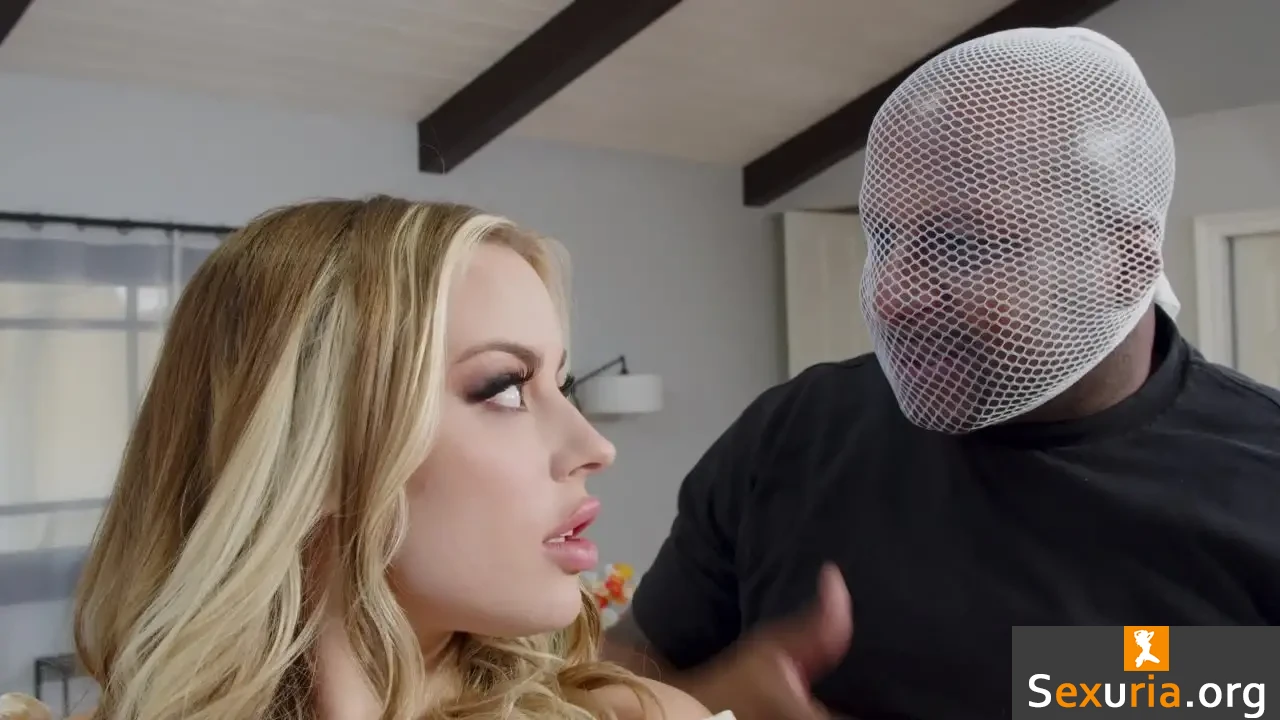 Elegant Angel - Anna Claire Clouds [1080p]