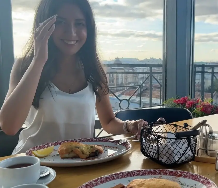 Katty West - She Cant Wait Anymore And Fucked With Guy Right On First Date FullHD 1080p