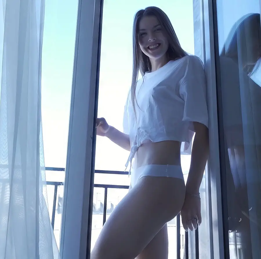 Princess Alice - Perfect Ass POV Quickie In Paris FullHD 1080p