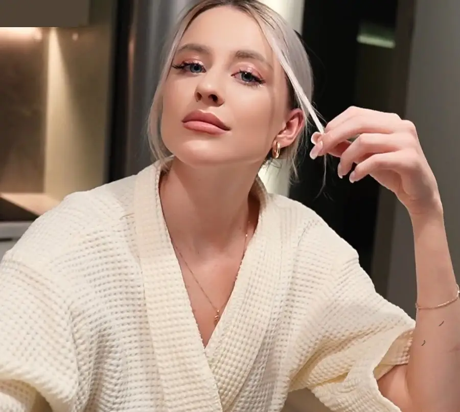 Mila Lioness - StepSister Lost Her Pussy at Cards FullHD 1080p