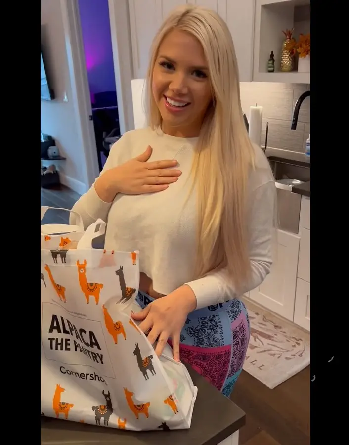 Summer Brookes - Neighbor Gives Her A Hand Cock FullHD 1920p