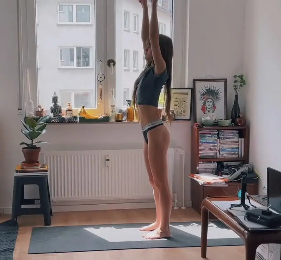 MioMioUwU - Rays of Sunshine And Sex in The Morning FullHD 1080p