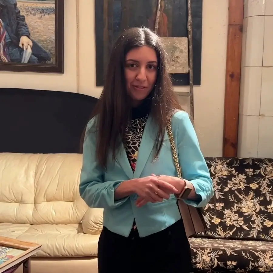 Katty West - Picked Up A Modest Girl In The Theater And Divorced For Sex In An Art Gallery FullHD 1080p