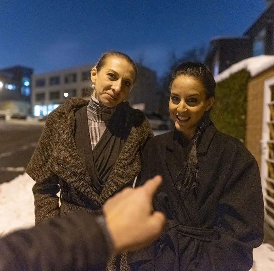 Betzz Holie - In The Hands Of La Pianiste Cock Seems Bigger