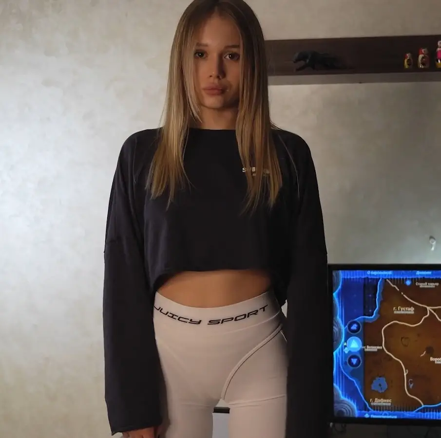 Allinika - The Girl Knows How To Distract From The Game FullHD 1080p