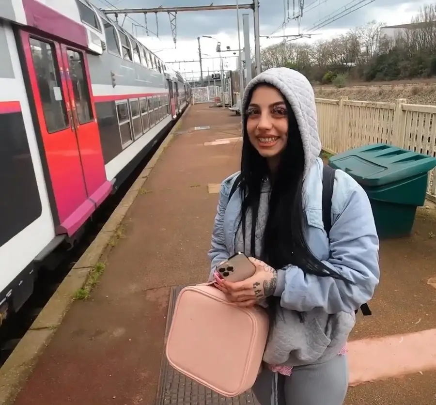 Roma Amor - Cute Chilean Friend Bubble Butt Pounded In A Public Train FullHD 1080p