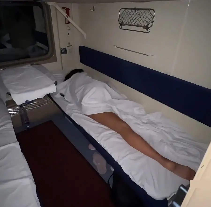 Katty West - Woke Up A Naked Girl On The Train With His Dick FullHD 1080p