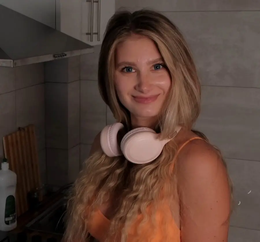 Miss Driada - The Understanding Girl Sucked And Gave In The Kitchen UltraHD/4K 2160p