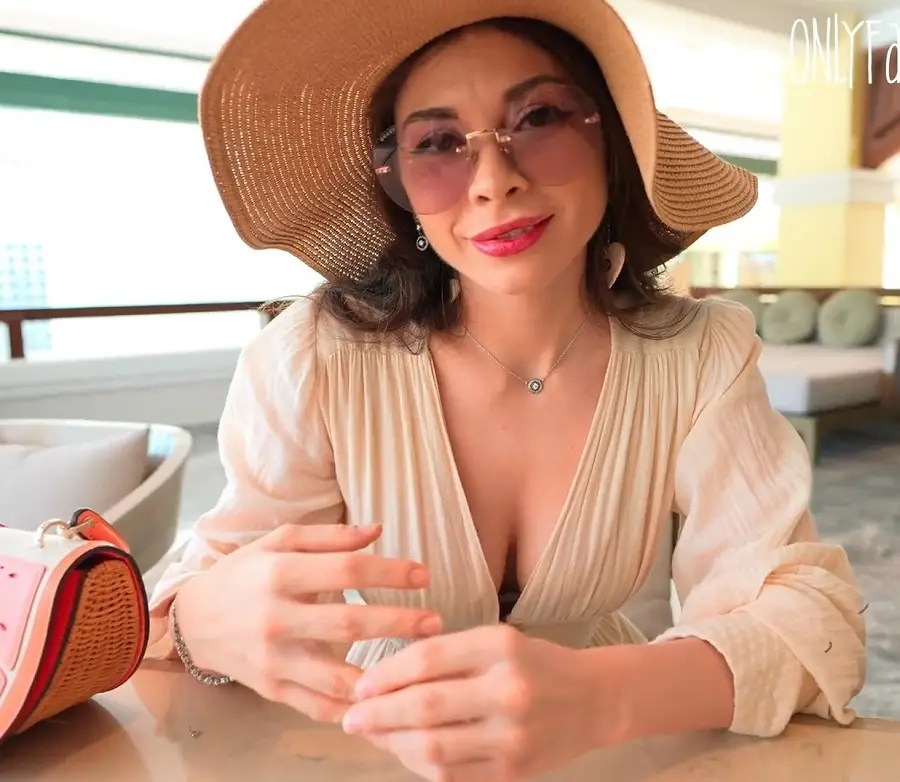 Loly Lips - The Slut From The Hotel Fucked And Sucked My Dick Until I Came Inside Her FullHD 1080p