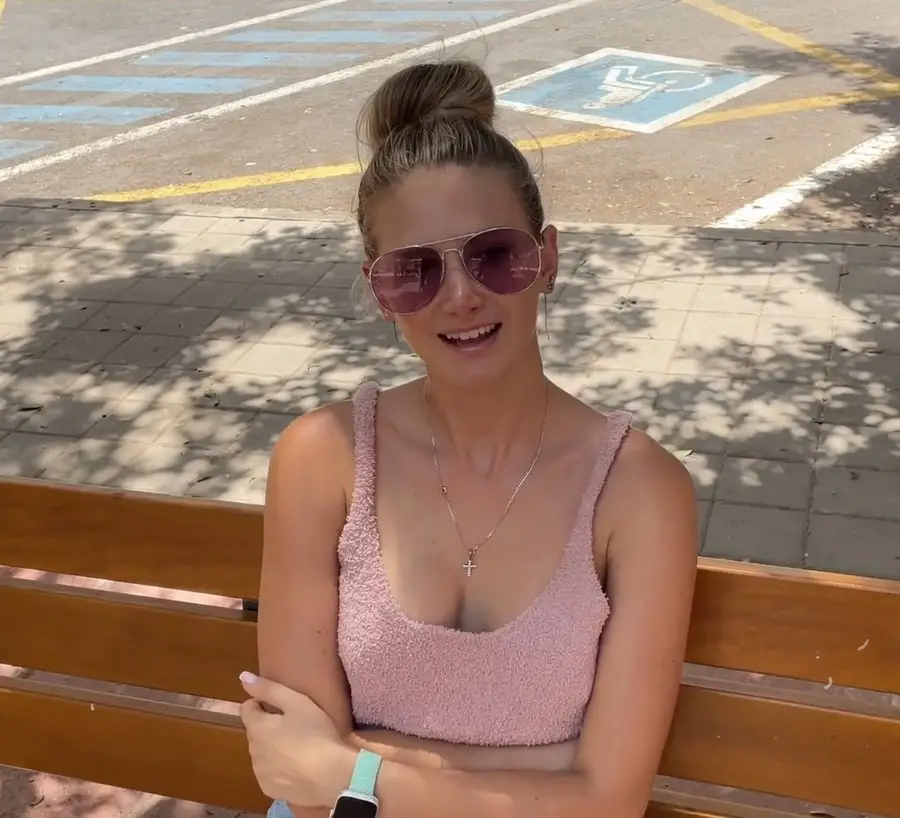 Miss Driada - She Couldnt Wait For A Guy So She Went Out With A Stranger FullHD 1080p