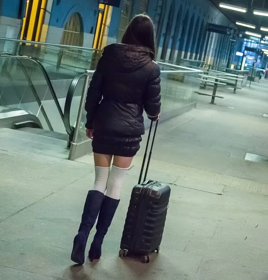 Arwen Gold - Beautiful Russian Tourist Arwen Gold Enjoys Big Foreign Cock And POV Facial HD 720p