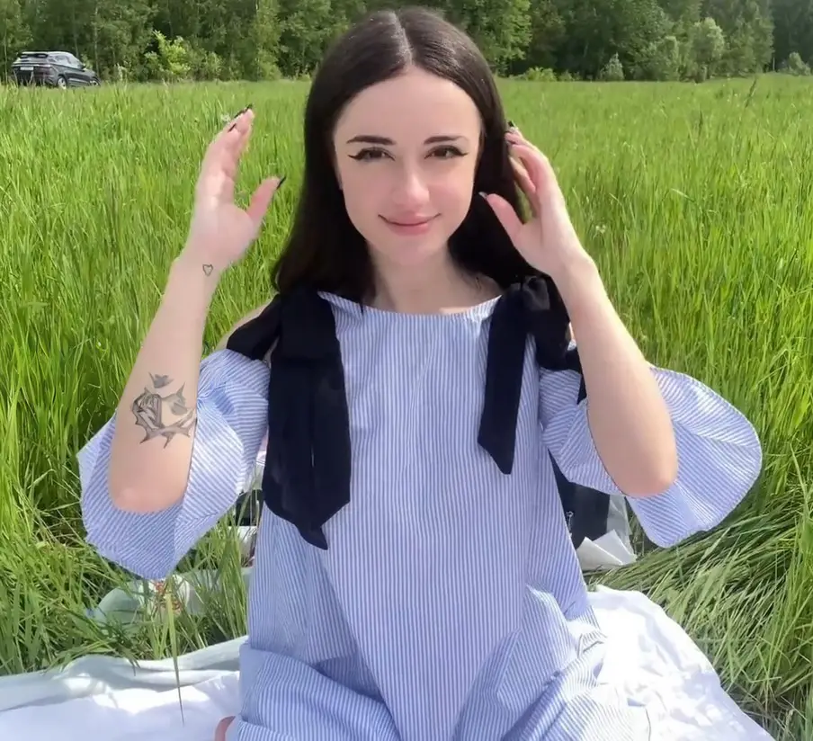 Taya Sia - Picnic With A Girl Ended In Fucking FullHD 1080p