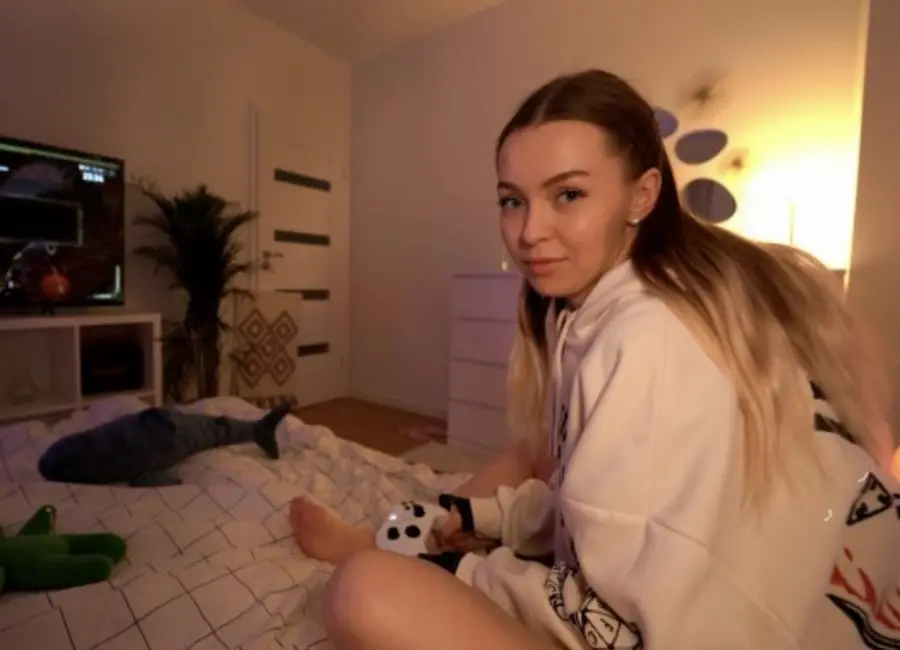 LIs Evans - She Got A Great Fuck And Squirt Instead Of Playing FullHD 1080p