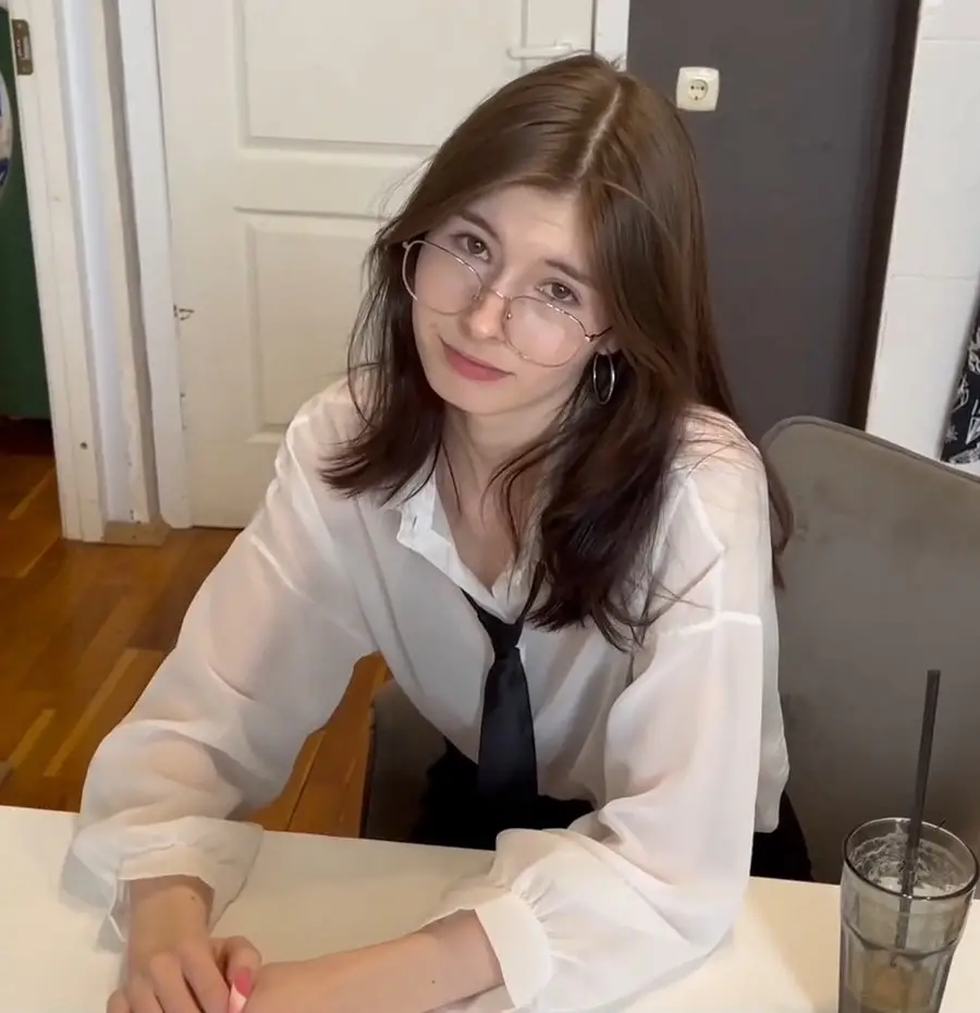 Cutie Kim - Stepsister Took Cum On Her Face So She Wouldnt Be Late For Class FullHD 1080p