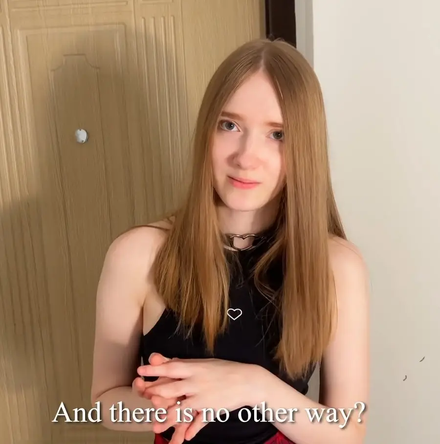 Mysaaat - The Cute Courier Girl Apologized for the Long Delivery FullHD 1080p