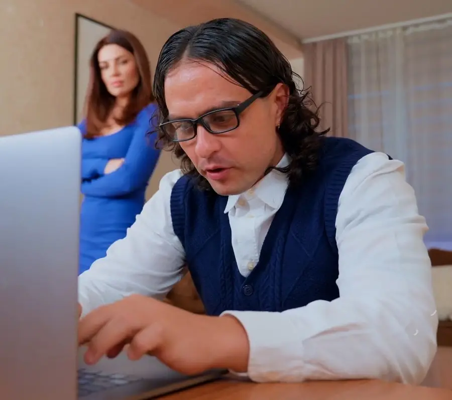 Luna Roulette - Stepmom Seduced Shy Stepson And Taught Him How To Fuck FullHD 1080p