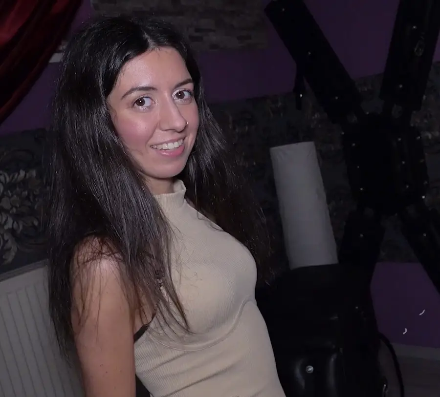 Katty West - Showing Places Where Clients Fuck FullHD 1080p